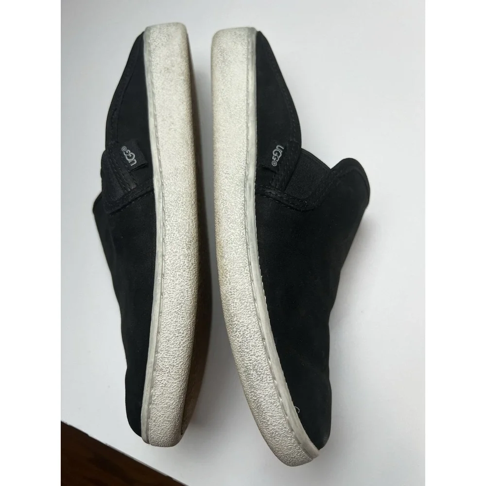 UGG Womens Gene Sneakers Black 1098529 Low Top Round Toe Slip On Shoes Size 8